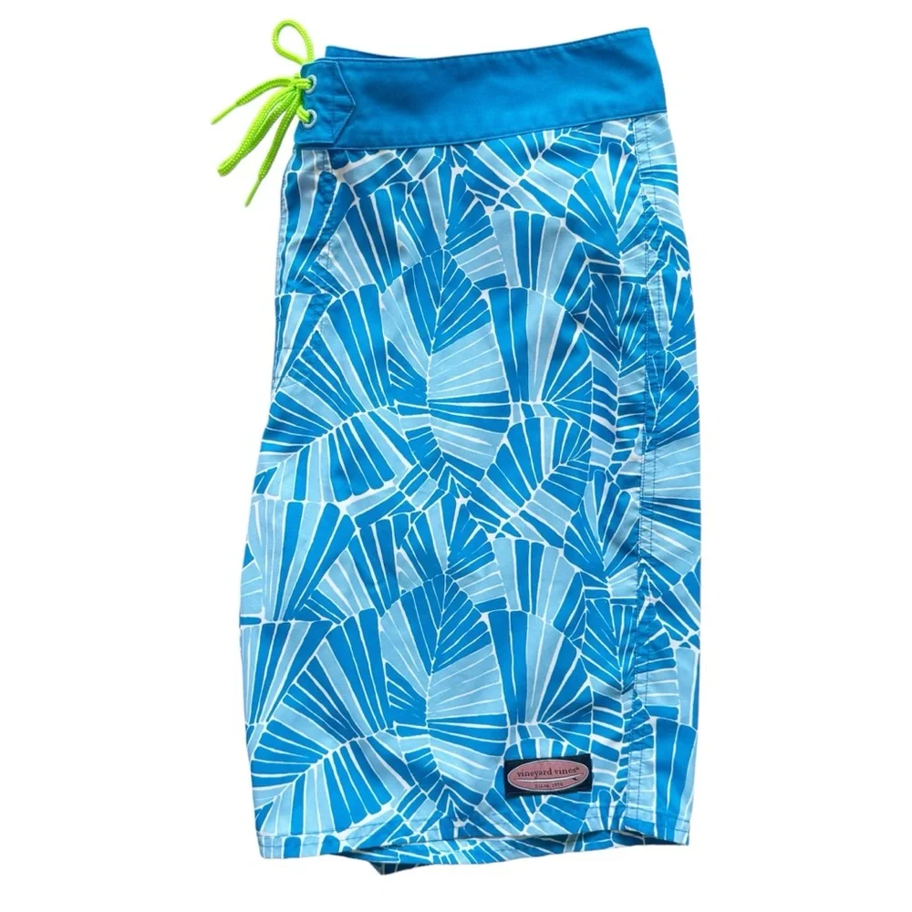 Vineyard Vines Abstract Palms Board Shorts | 34 (MEDIUM)